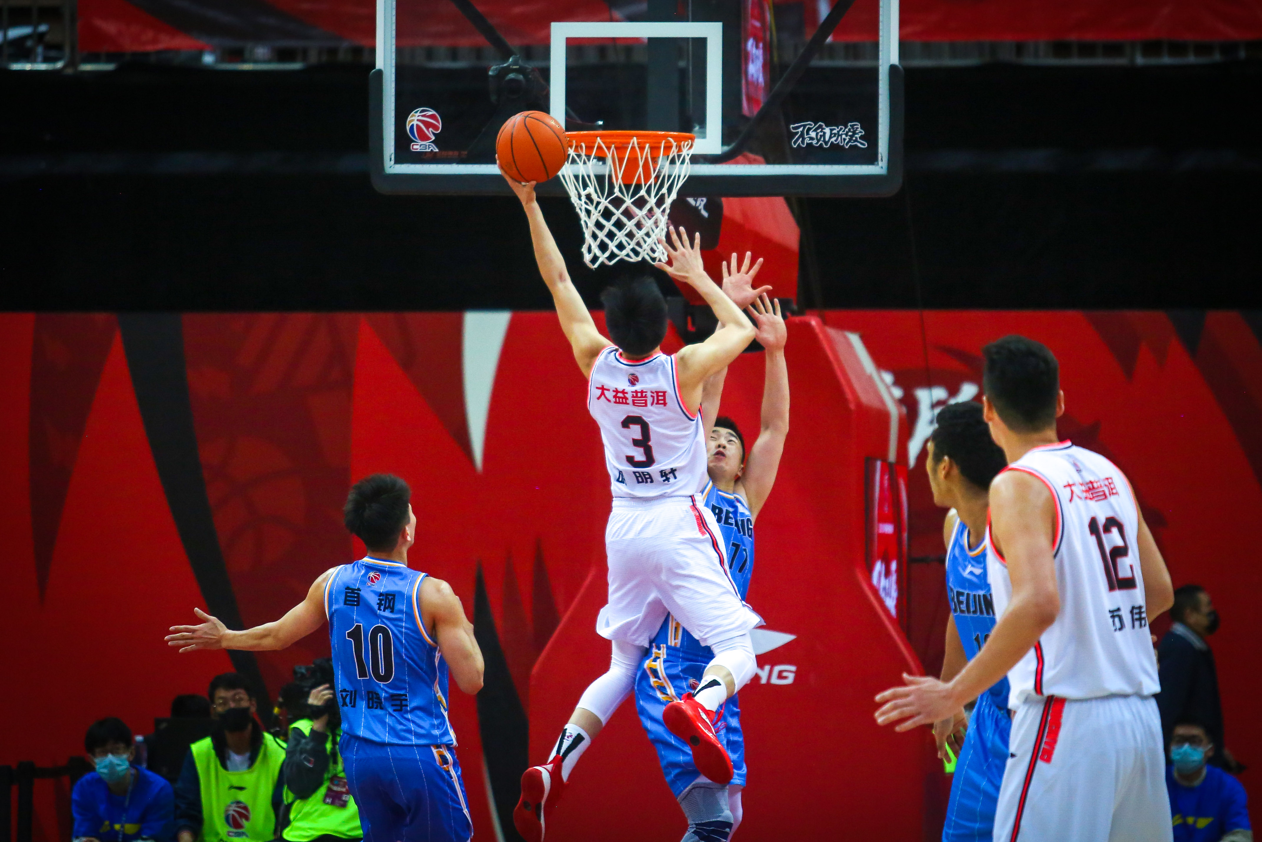 关于太狠了！多伦多猛龙造点机会备战英超波特兰开拓者今晨篮板制胜，成都蓉城门线救险备战NBA季后赛的信息